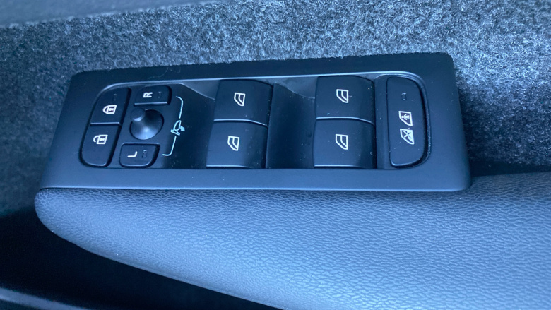 Volvo XC40 2.0 B3P Core 5dr Auto Petrol Estate